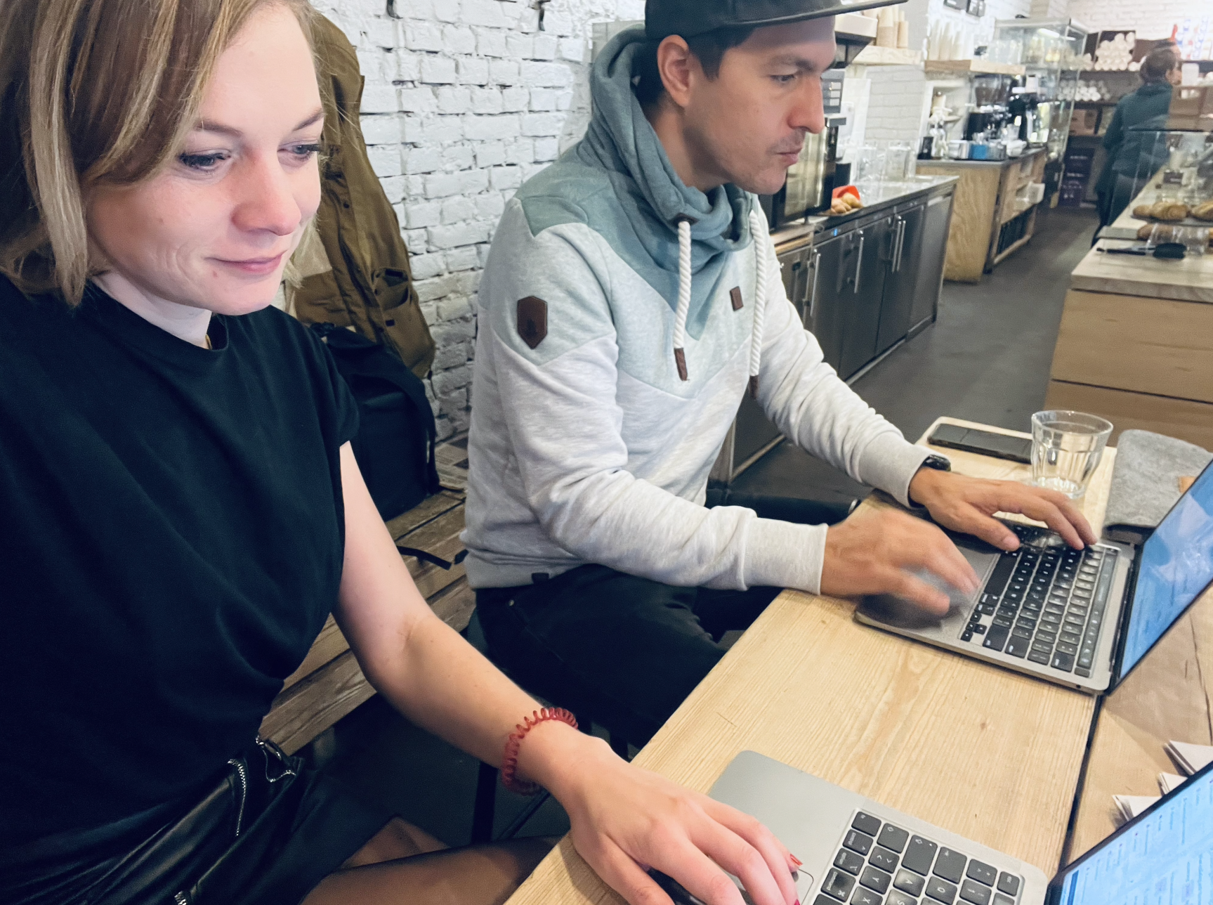 Miriam Derler and Manuel Penaloza conceptualizing Verkaufsoptimierer